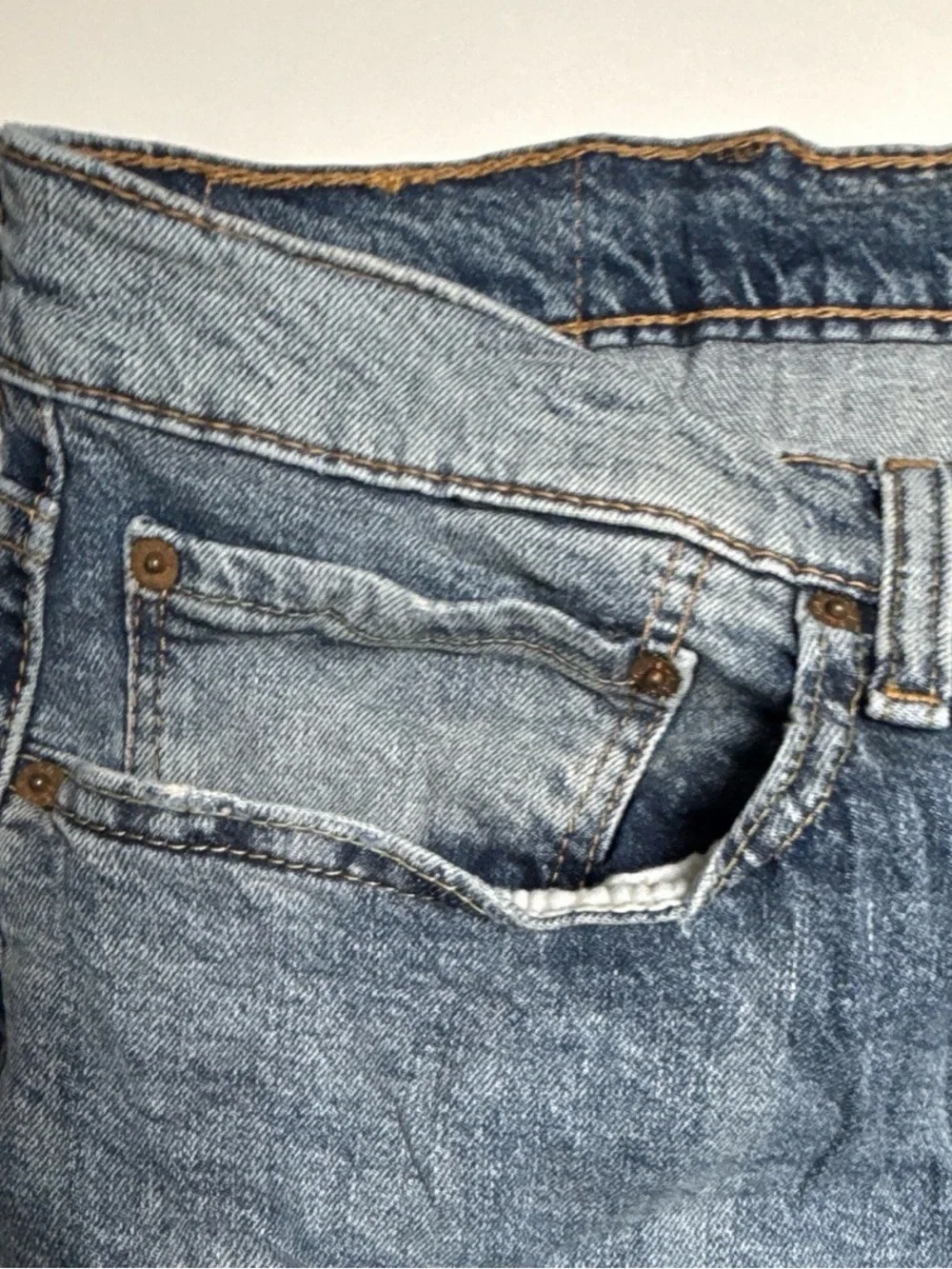Levi's 502 Men’s Straight Leg Denim Jeans in Medium Blue Wash 44x28